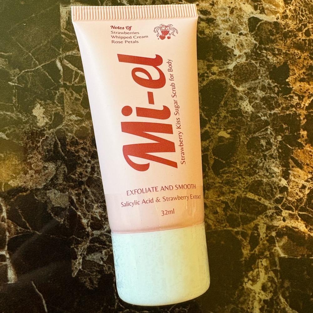 MI-EL Strawberry Kiss Sugar Scrub - New - 32ml
